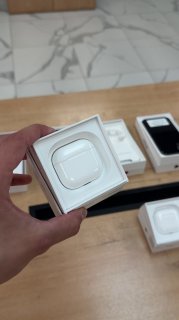  AirPods 4 ANC